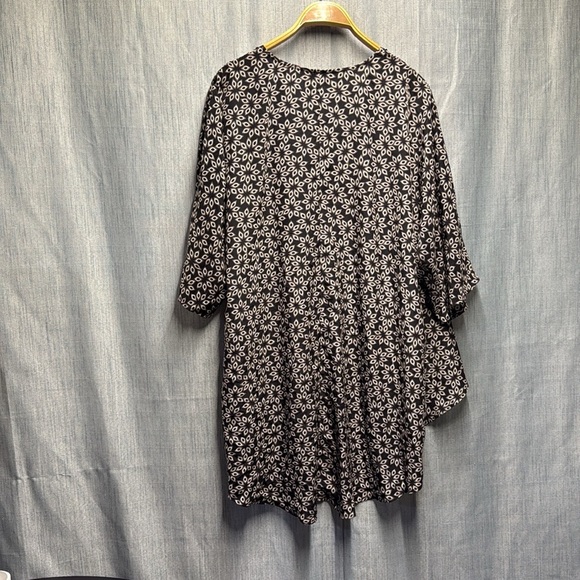 LuLaRoe Black and White patterned cardigan, size medium - Picture 6 of 8